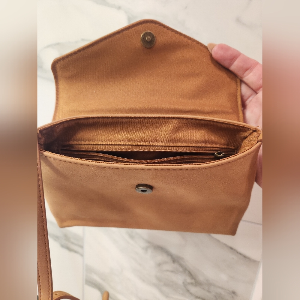 Universal Thread Purse - Picture 2 of 5